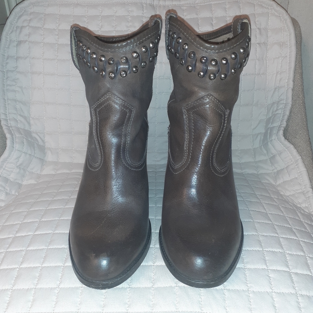 FRYE Women's Studded short Leather booties. Sz.10 Dark Mushroom color. EUC'